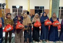 Kemenag Bersama Baznas dan Munzalan Sintang Berbagi Berkah Ramadan