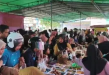Warga Antusias Kunjungi Kantin Ramadan Masjid Al-Amin Sintang