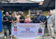 Ikatan Jurnalis Sintang Salurkan Bantuan untuk Warga