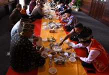Tradisi Makan Saprahan di Hari Jadi Kota Sintang