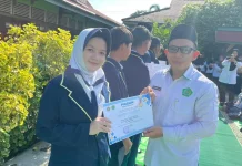 MTsN Sintang Beri Penghargaan  Siswa Berprestasi