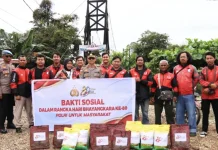 Polres Kapuas Hulu Bagikan Paket Sembako Kepada Ojol Putussibau