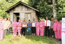 Bhayangkari Ranting Bunut Hulu Menggelar Aksi Bakti Sosial