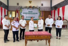 Bupati Sintang Menerima Buku Sintang Innovation Challenge 2026