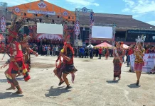 Budaya Dayak Terus Lestari, Kontingen Sepauk Semarakkan PGD Sintang ke-XIII