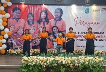 Penampilan Tarian Anak Sungai Buluh Meriahkan Penutupan Program WVI di Sintang