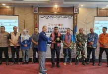Apresiasi Sinergitas, BMKG Sintang Beri Cendera Mata