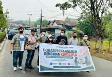 PT.Buana Hijau Abadi Bersama IJS Sintang Bagikan Masker pada Warga