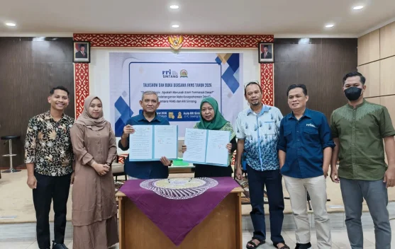 Penandatanganan MoU antara RRI Sintang dengan FKMS Kabupaten Sintang