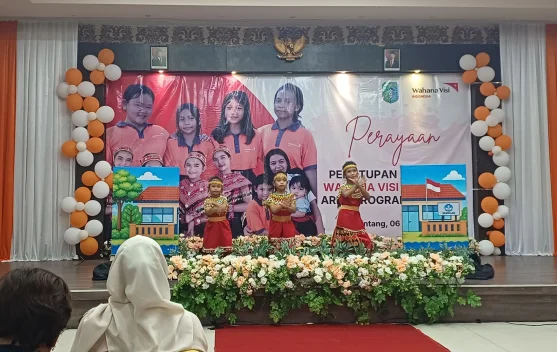 Penampilan Siswa SDN 08 Kenyauk Meriahkan Penutupan Program WVI di Sintang