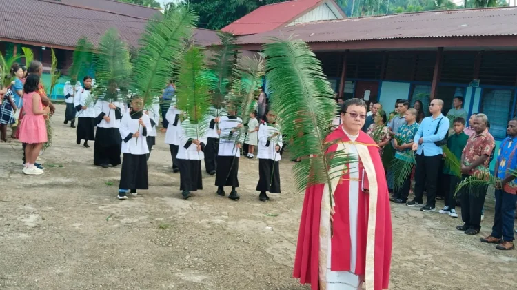 Hari Raya Minggu Palma di Paroki St. Albertus Agung di Teminabuan