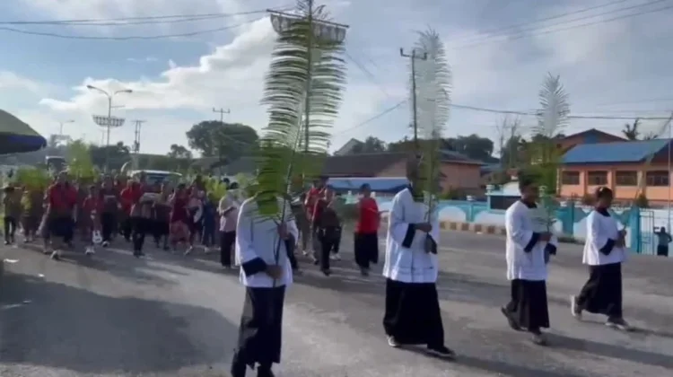 Hari Raya Minggu Palma di Paroki St. Albertus Agung di Teminabuan