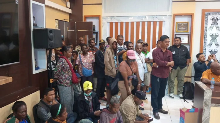 Mediasi antara masyarakat 25 marga Suku Moi dan Petrogas
