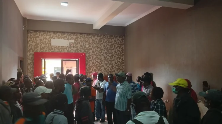 Mediasi antara masyarakat 25 marga Suku Moi dan Petrogas