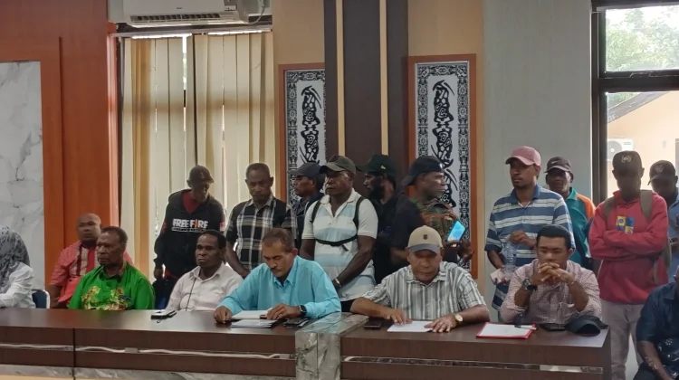 Mediasi antara masyarakat 25 marga Suku Moi dan Petrogas