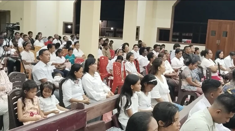Umat Katolik Teminabuan Rayakan Kamis Putih