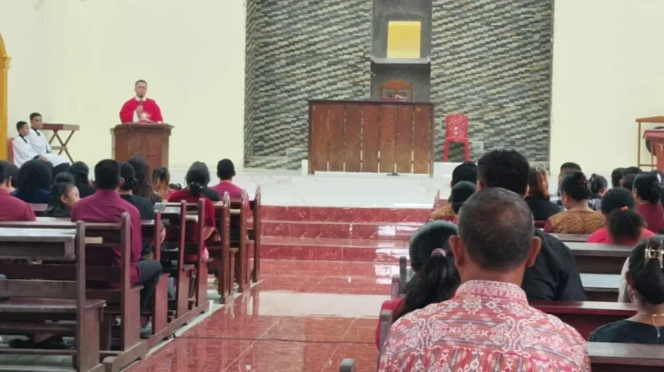 Umat Katolik Teminabuan Rayakan Hari Raya Jumat Agung