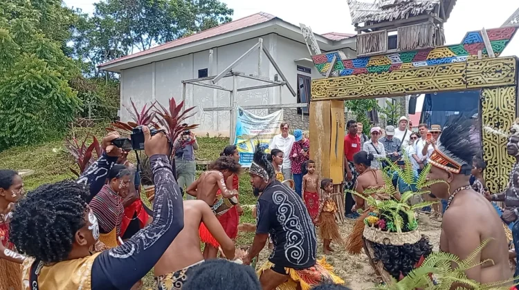 Ratusan Wisatawan Internasional Kunjungi Rumah Etnik Papua