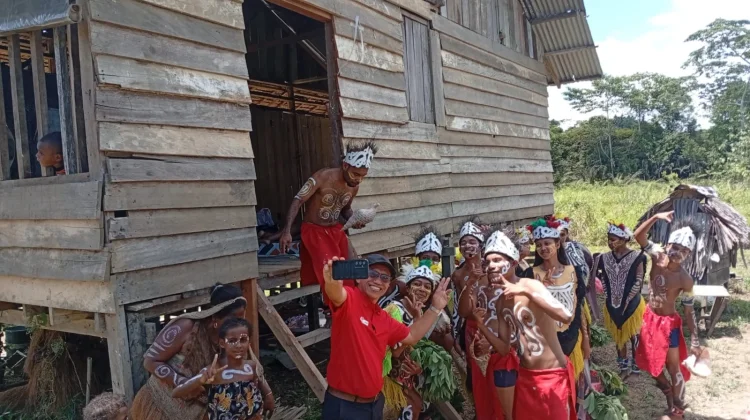Ratusan Wisatawan Internasional Kunjungi Rumah Etnik Papua