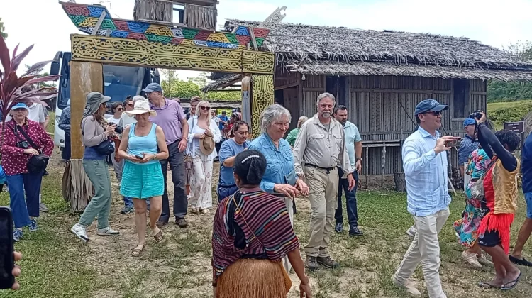 Ratusan Wisatawan Internasional Kunjungi Rumah Etnik Papua