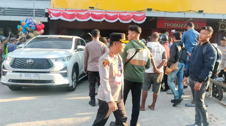 Wapres Bagikan Voucer Belanja Kepada Mama-Mama Papua dan Lansia