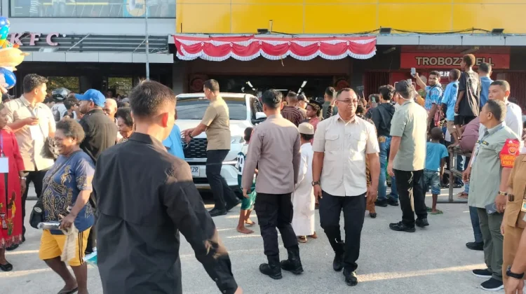 Wapres Bagikan Voucer Belanja Kepada Mama-Mama Papua dan Lansia