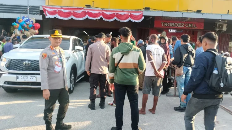 Wapres Bagikan Voucer Belanja Kepada Mama-Mama Papua dan Lansia