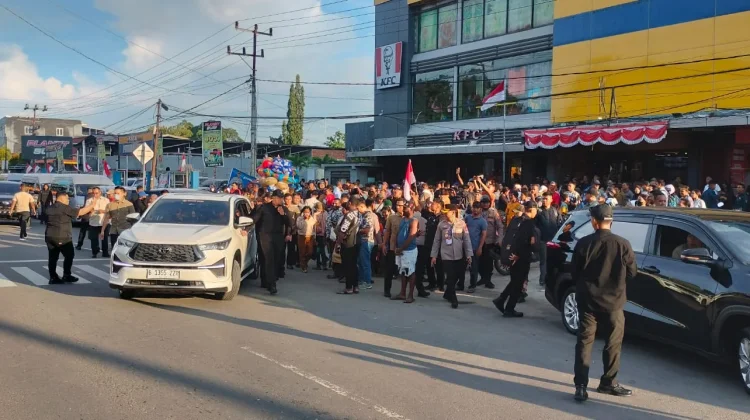 Wapres Bagikan Voucer Belanja Kepada Mama-Mama Papua dan Lansia