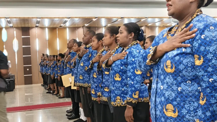 Bupati Petronela Serahkan SK PNS Formasi Tahun 2024 Dilingkungan Pemerintah Sor