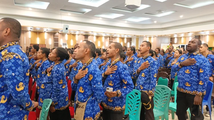 Bupati Petronela Serahkan SK PNS Formasi Tahun 2024 Dilingkungan Pemerintah Sor