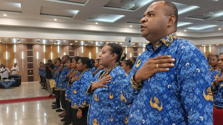 Bupati Petronela Serahkan SK PNS Formasi Tahun 2024 Dilingkungan Pemerintah Sor