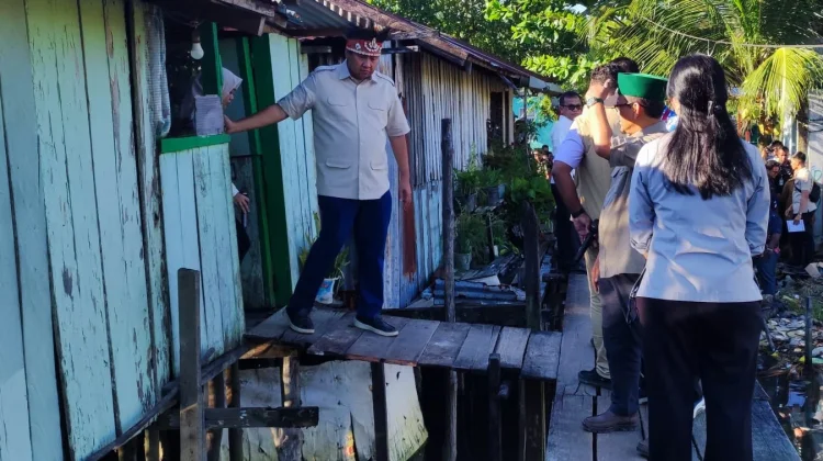 Menteri PKP Maruarar Sirait Kunjungi Kawasan Kumuh Malawei Kota Sorong