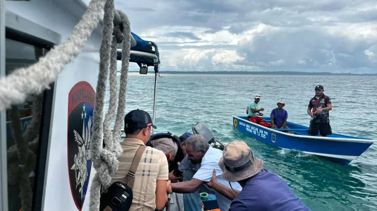 Tim SAR Satpolairud  Evakuasi Nelayan yang Sempat Hilang Kontak