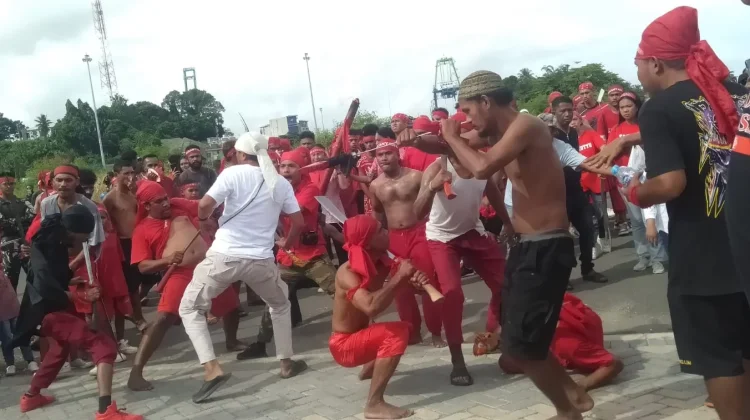 Yakop Kareth Ajak Warga Maluku Tetap Menjaga dan Pererat Ikatan Persaudaraan