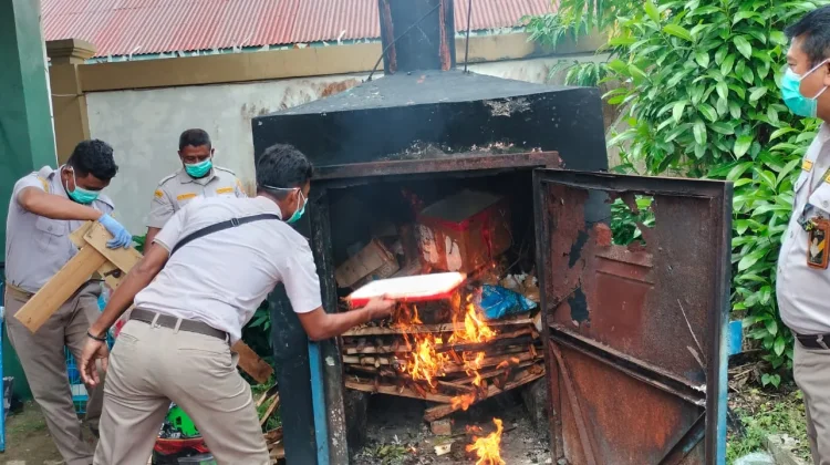 Balai Karantina Hewan, Ikan dan Tumbuhan Laksanakan Pemusnahan Pembawa HPHK