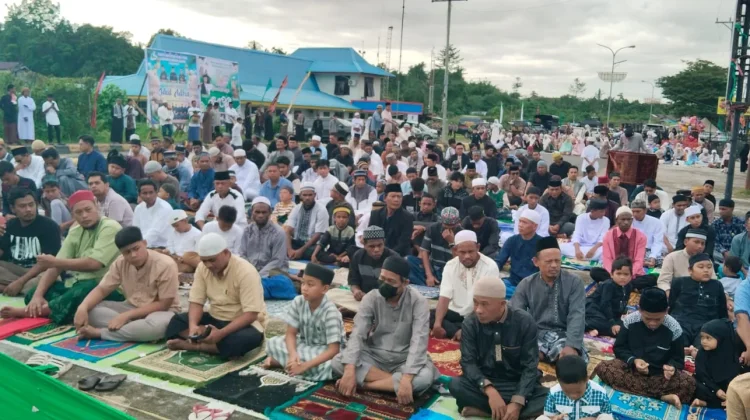 Umat Muslim  di Teminabuan Melaksanakan Salat Iduladha 1447 di Halaman Mapolres