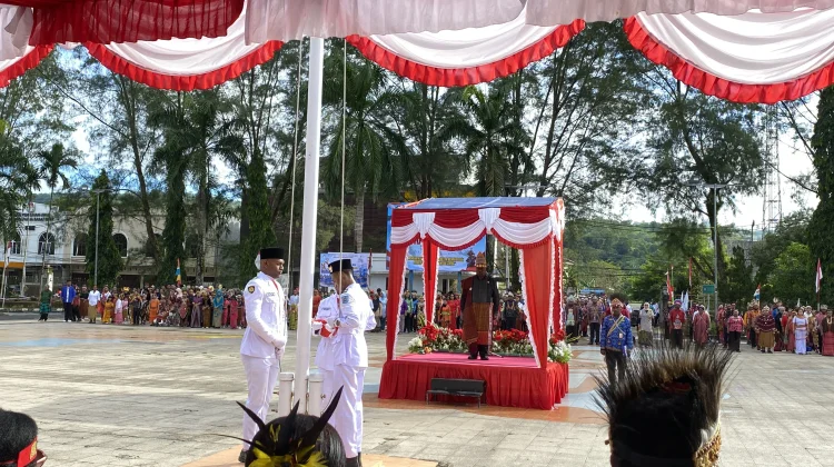 Gubernur Elisa Pimpin Upacara Peringatan Hari Pendidikan Nasional