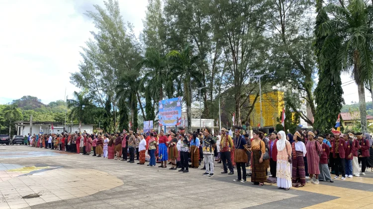 Gubernur Elisa Pimpin Upacara Peringatan Hari Pendidikan Nasional