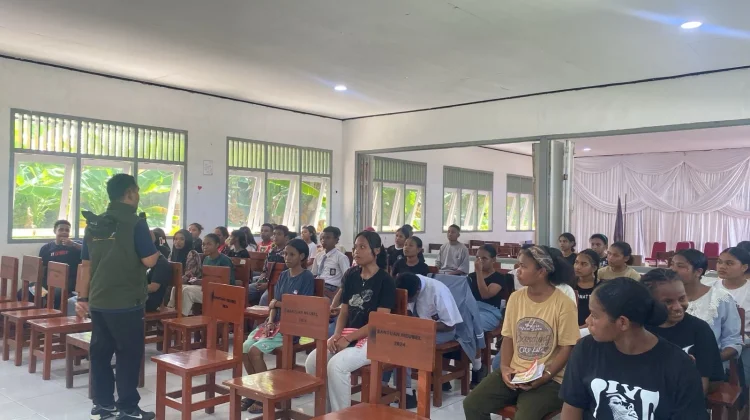 Ruang Kelas Sekolah di Pulau Doom Disulap Jadi Pusat Belajar Bahasa Inggris