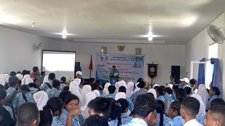 TP PKK PBD Edukasi Pelajar SMP Negeri 8 Pulau Doom