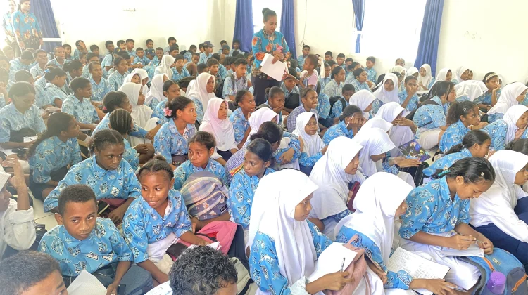 TP PKK PBD Edukasi Pelajar SMP Negeri 8 Pulau Doom