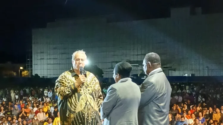 Ibadah KKR Oikumene PBD; Menghadirkan Pembicara Rev. Henry Hinn