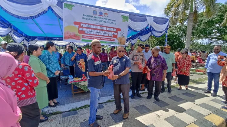 DWP Sorong Selatan Berbagi Daging Kurban