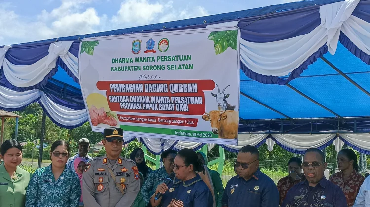 DWP Sorong Selatan Berbagi Daging Kurban