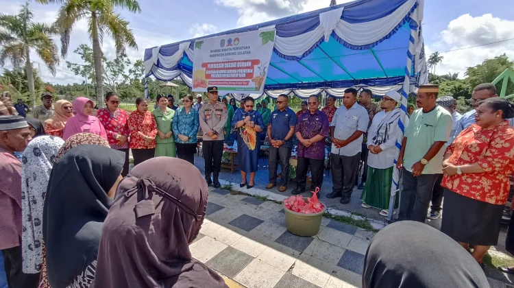 DWP Sorong Selatan Berbagi Daging Kurban