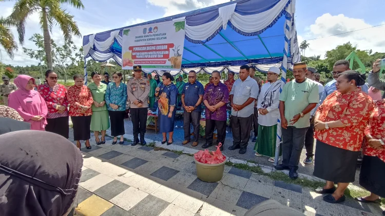 DWP Sorong Selatan Berbagi Daging Kurban