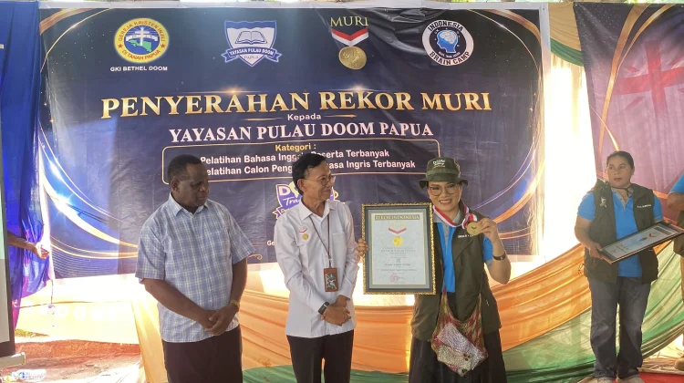 Doom English Training Raih Dua Rekor MURI