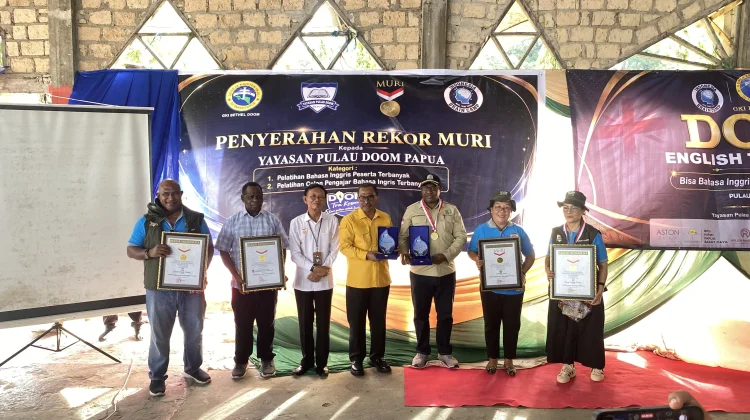 Doom English Training Raih Dua Rekor MURI