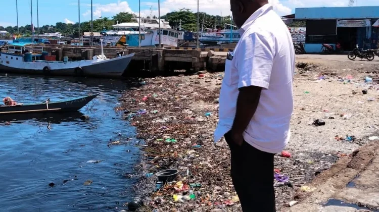 Kepala DLH PBD Tinjau Dugaan Limbah Pasar Jembatan Puri