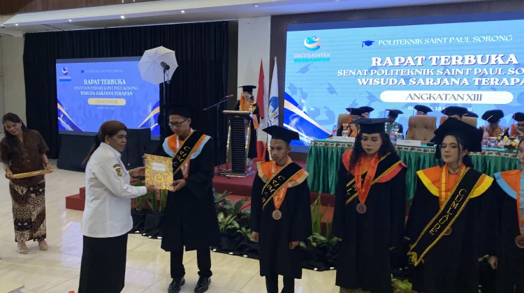 Wisuda 93 Mahasiswa Politeknik Katolik Saint Paul Sorong